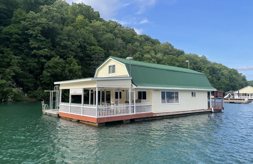 Big Creek House | Enchanting D' Nile In Paradise with Lake View & Family Facilities