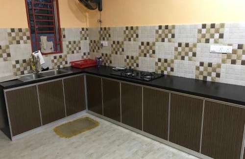 Kampung Guar Sanji Villa | Family-Friendly D’Noon Villa with Kitchen & Pet Amenities