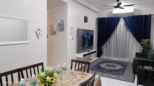 Kampung Rawa Apartment | Top-Rated D'noor Homestay: Poolside Comfort Near Putrajaya