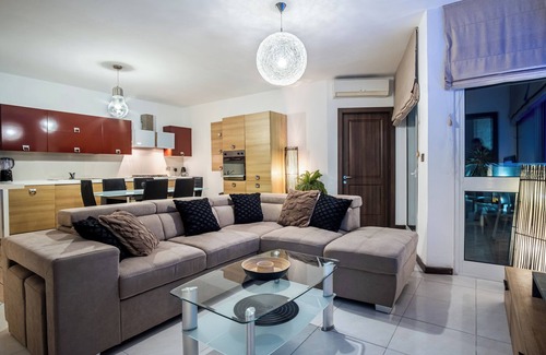 Msida Apartment | D Pool Top
