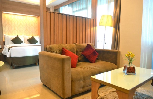 East Kuningan Hotel | Comfortable Stay at d'primahotel Mega Kuningan with Pool