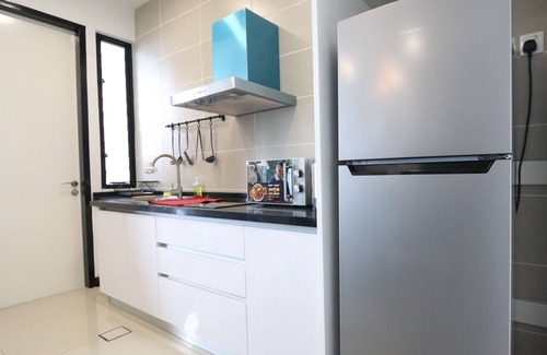 Medini Apartment | Family-Friendly D Pristine Suite with Pool & Breakfast