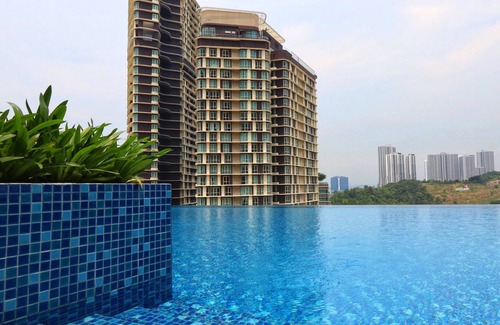 Medini Apartment | Family-Friendly D Pristine Suite with Pool & Breakfast