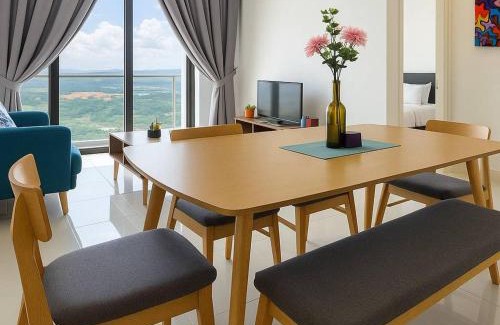 Medini Apartment | Family-Friendly D'Pristine Legoland Apartment with Pool