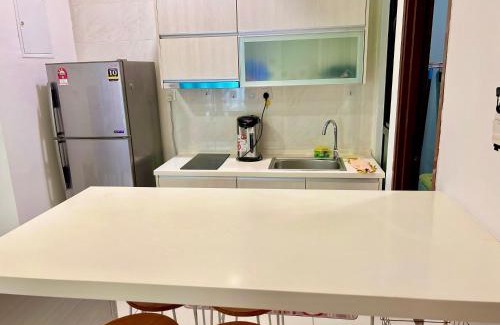 Kempas Apartment | Budget-Friendly D'summit Residences with Pool & Family Perks