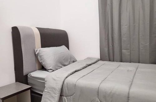Kempas Apartment | Relax at D'Summit Tropika: 4-Star Stay with Ocean View