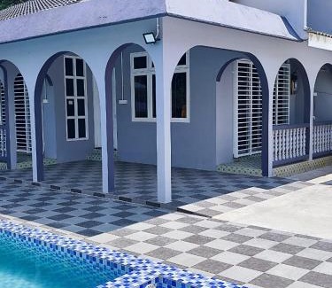 Kampung Dusun Rendah House | Relax at D’wokah Roomah with Oceanfront Pool Access