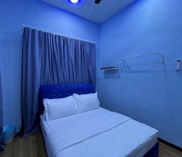 Kampung Dusun Rendah House | Relax at D’wokah Roomah with Oceanfront Pool Access