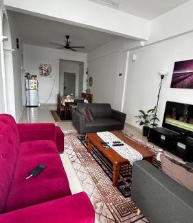Kampung Salak Tinggi Apartment | Rated 9/10: D'Zara Homestay with Family-Friendly Amenities