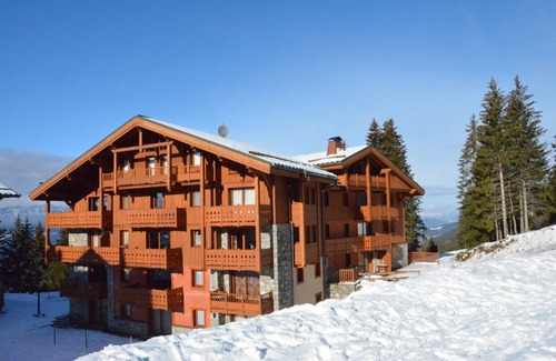 Prapoutel Apartment | Spacious Family Retreat with Kitchen & Pet-Friendly Amenities