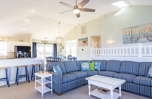 Duck House | Elevated Retreat: Private Pool, Hot Tub & Game Room Oasis