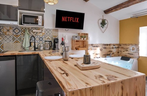 Carcassonne Apartment | D3. Loft, Jacuzzi & Clim in the heart of Carcassonne