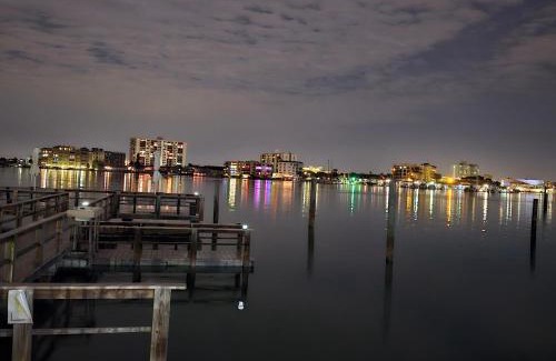 Clearwater Beach Apartment | Comfortable D3 Mandalay Bay with Oceanfront Views