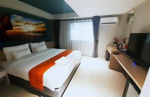 Phan Thong Hotel | Elegant D5 Gold Hotel: Private Beach & Ocean Views Await