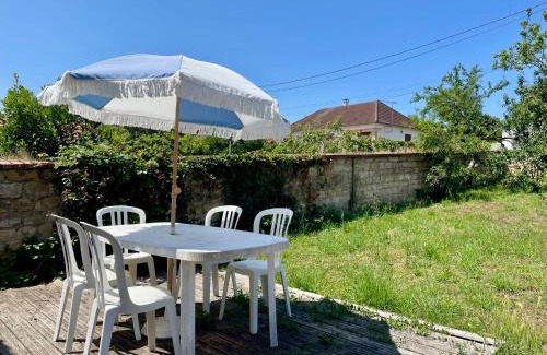 Imphy Apartment | Cozy D5 Cocon Boisé: WiFi, Parking & Family-Friendly