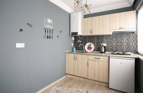 Kabatas Apartment | Bright & Comfortable Suite with Kitchen in Beyoglu