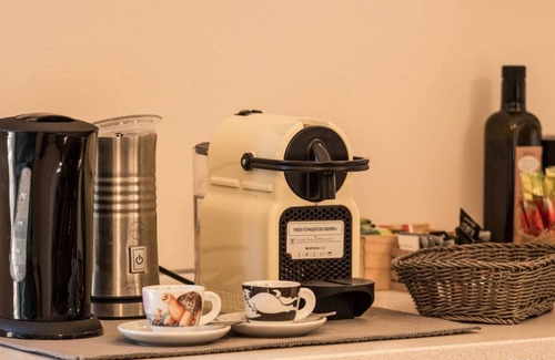 La Spezia Apartment | Idyllic Da Caran Room 3 - Tinetto with Pet-Friendly Perks