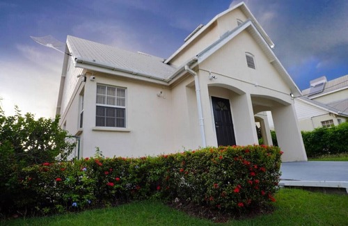 Mangrove Villa | Relax at Da Casa a Casa Pool House with Private Amenities