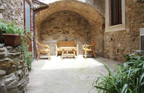 Castellabate Historic Centre House | Family-Friendly Getaway at Da Eva - Rated 9/10 by Guests