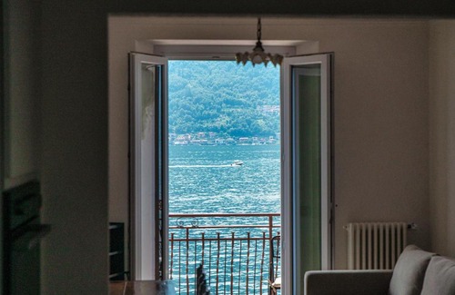 Colonno Apartment | Experience Da Flora with Breathtaking Lakefront Views