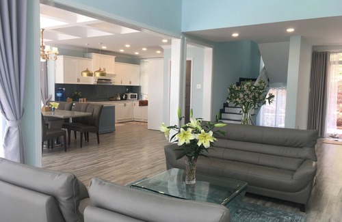 Da Lat Villa | Elegant Da Lat Lake View Luis Villa with Spa & Hot Tub