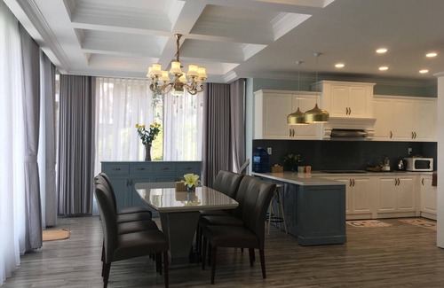 Da Lat Villa | Elegant Da Lat Lake View Luis Villa with Spa & Hot Tub