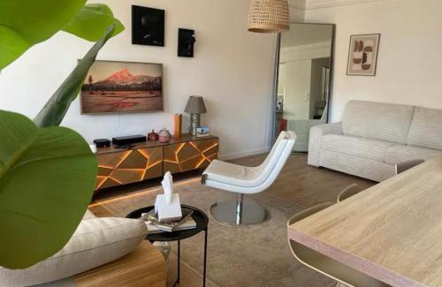 Le Cannet Apartment | Cozy Da Laura Two-Bedroom Escape Near Cannes