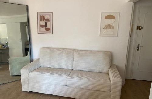 Le Cannet Apartment | Cozy Da Laura Two-Bedroom Escape Near Cannes