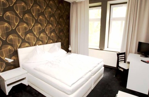 Markkleeberg House | Welcoming da Marcello Restaurant & Pension with Pool Access