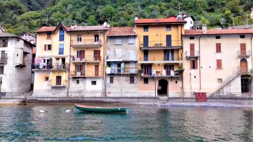 Colonno Apartment | Da Mirella apri la finestra e innamorati del lago!