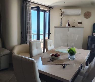 Santo Stefano di Camastra Apartment | Da Nella