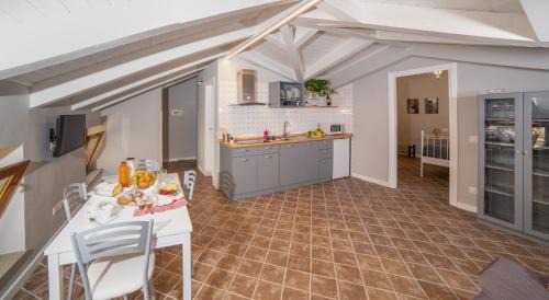 Castellabate Historic Centre Apartment | Exceptional Family Retreat at Da Palù with Top Ratings