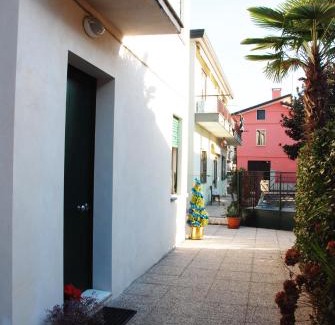 Carpenedo Apartment | Pet-Friendly Retreat at Da Rina - Guest Rated 8.6/10