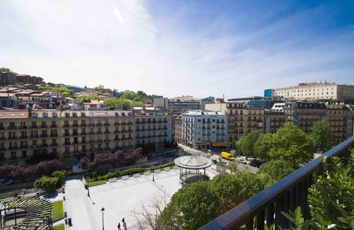 San Sebastian Centro Apartment | Oceanfront Retreat at Da Vinci | Guest Rated 9.6/10