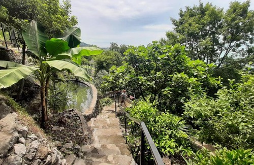 Gagra Hotel | Discover Dacha Khudozhnikov: Private Beach & Ocean Views