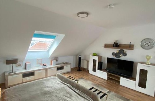 Freiimfelde - Kanenaer Weg Apartment | Scenic Dachgeschoss Apartment with Pet-Friendly Amenities