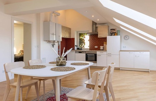 Hernals Apartment | Cozy Cottage Retreat - Tranquil Escape Near City Center