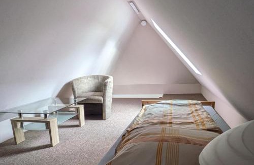 Wistedt Apartment | Guest Rated 10/10: Dachgeschoss Wohnung Near Heide