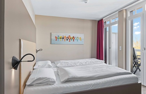 Wremen Apartment | Seaside Retreat with Sauna, Two Balconies & Ocean Views