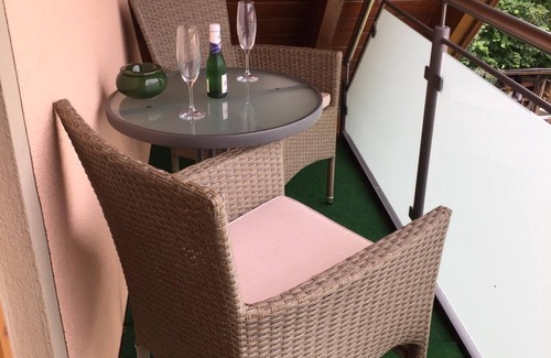 Viereth-Trunstadt Apartment | Cozy Balcony Apartment for Two with Spa & Breakfast