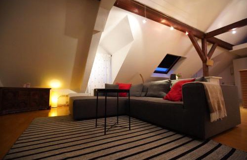Bothfeld Apartment | Elegant Dachgeschosswohnung - Family-Friendly Retreat