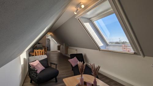 Nordleda Apartment | Top-Rated Dachgeschosswohnung Wilhelm with Pool Access