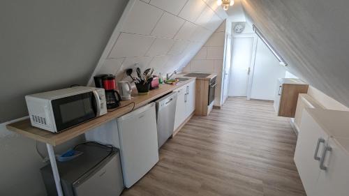Nordleda Apartment | Top-Rated Dachgeschosswohnung Wilhelm with Pool Access