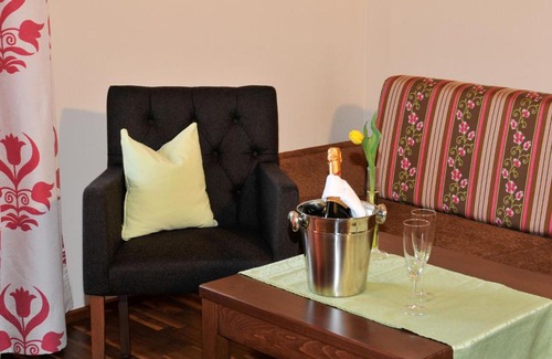 Russbach am Pass Gschuett Apartment | Charming Kirchenwirt Russbach: Family-Friendly Retreat