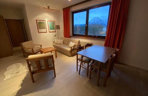 Bad Goisern Apartment | Discover Dachstein Panorama-Lodge with Oceanfront Pool Views