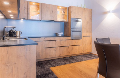 Grindelwald Apartment | Spacious 3.5-Room Apartment with Ocean View & Breakfast
