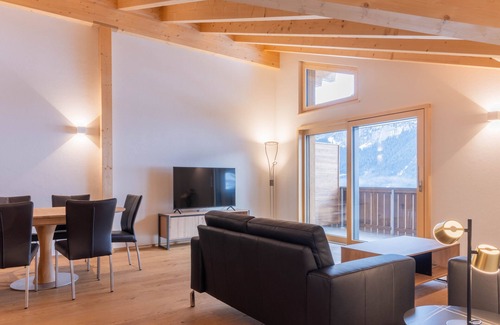 Grindelwald Apartment | Spacious 3.5-Room Apartment with Ocean View & Breakfast