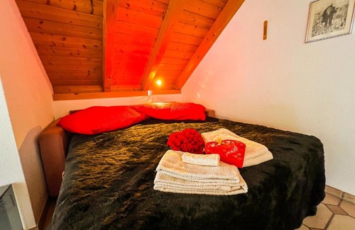 Kloten Apartment | Convenient Dachwohnung Near the Airport, Pet and Child Friendly
