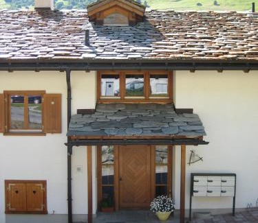 Vals Apartment | Oceanfront Dachwohnung Unterem Hoereli with Hot Tub & Views