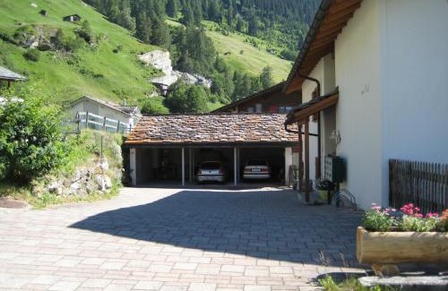 Vals Apartment | Oceanfront Dachwohnung Unterem Hoereli with Hot Tub & Views